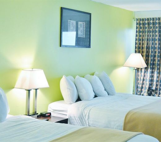 Travelodge by Wyndham Lincoln Northeast