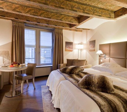 Les Armures Hotel