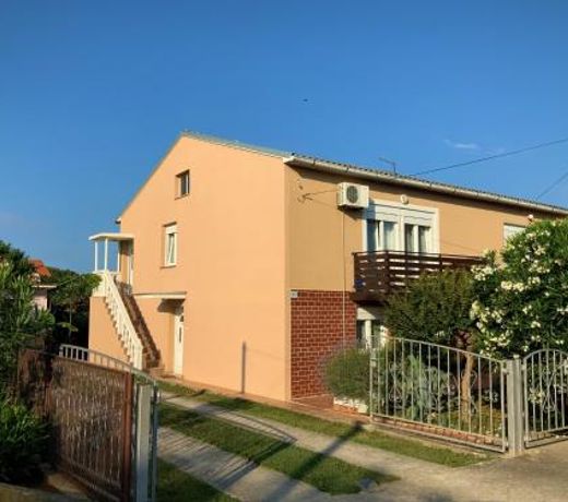 Apartment Agava Istria - family vacation rental with free parking, garden, WiFi