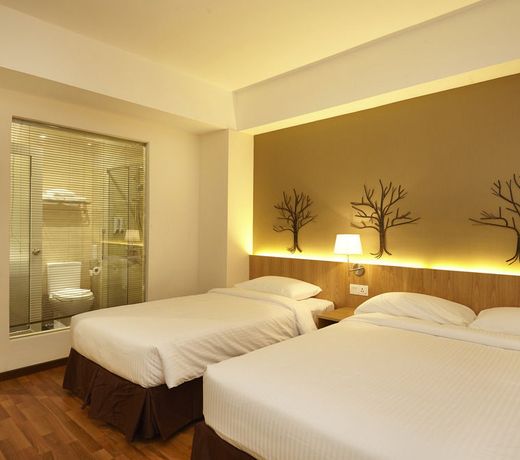 OYO 177 Hotel Six Seasons