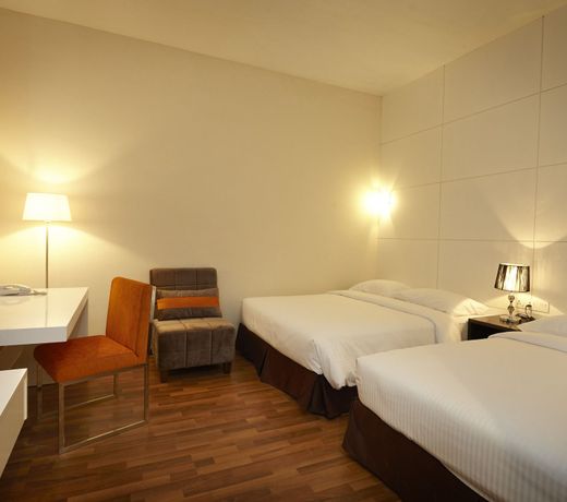 OYO 177 Hotel Six Seasons