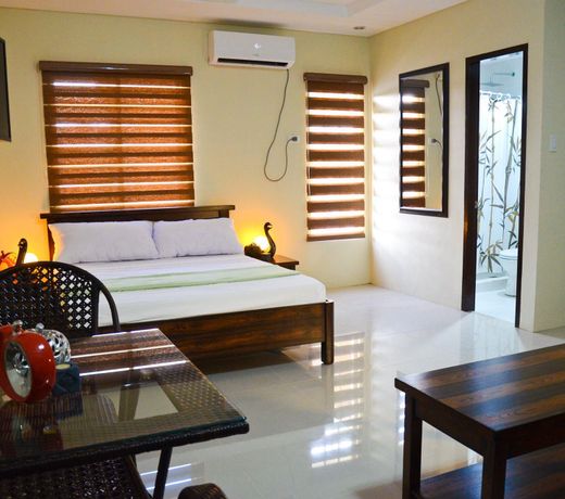 La Galleon Suites Hotel