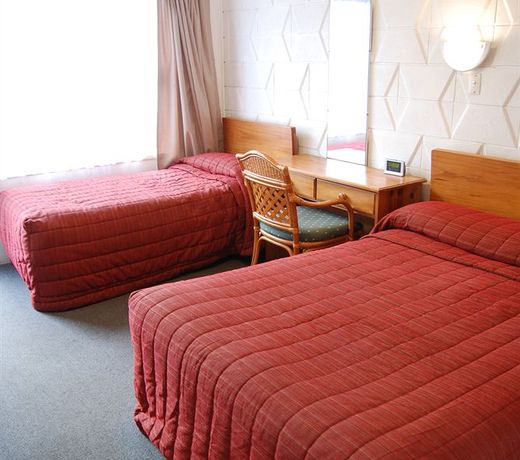 Manhattan Lodge Motel