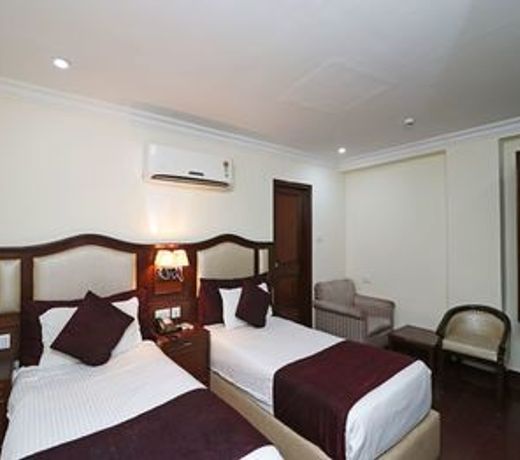 OYO 11647 Hotel Metro