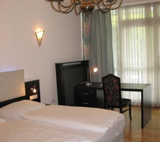 Dom Hotel