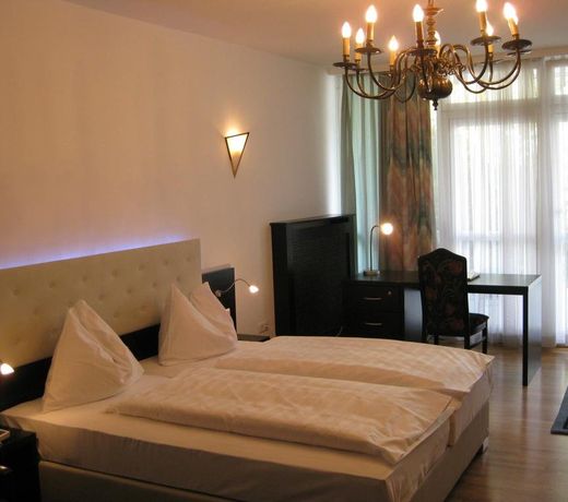 Dom Hotel