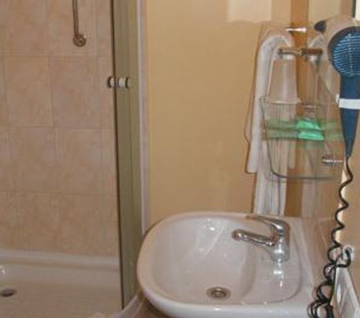 KNIGHTS COURT HOSTEL (PRIVATE FACILITIES)