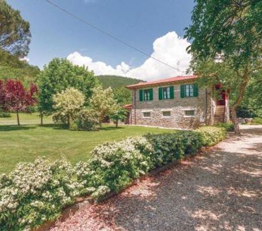 Amazing home in Partina AR with 4 Bedrooms, Jacuzzi and WiFi