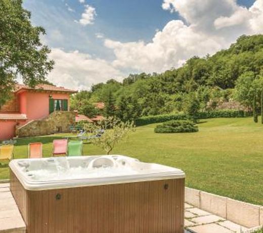 Amazing home in Partina AR with 4 Bedrooms, Jacuzzi and WiFi