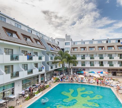 Arma's Resort Hotel