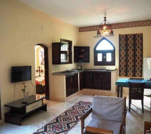 Nile Compound