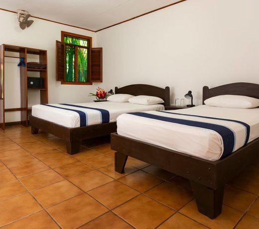 Laguna Lodge