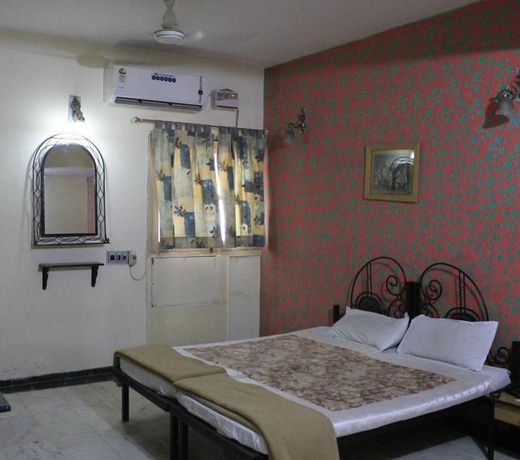 Hotel hari utsav