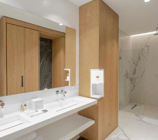 Marina Bay Luxury Resort & Spa