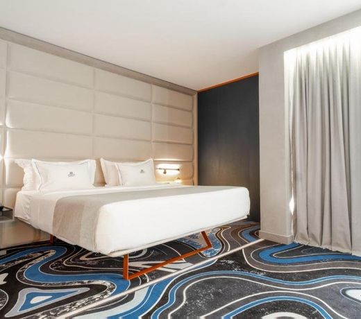 Marina Bay Luxury Resort & Spa