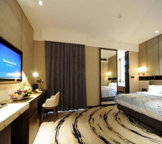 Yannian Plaza Hotel