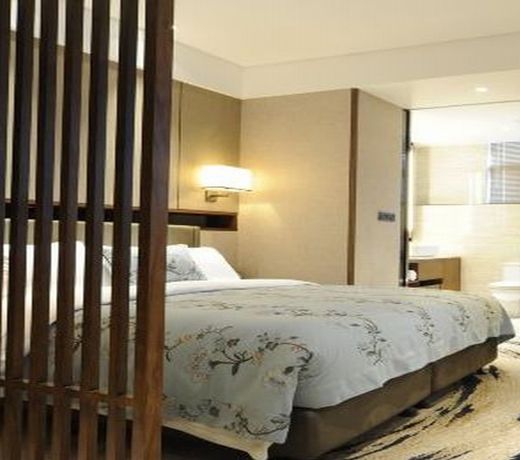 Yannian Plaza Hotel