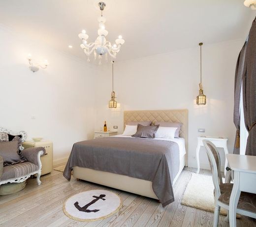 Old Town Rooms Deluxe Suite
