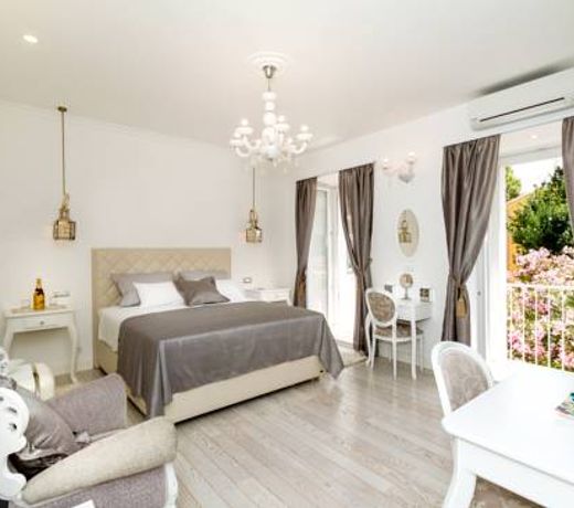 Old Town Rooms Deluxe Suite