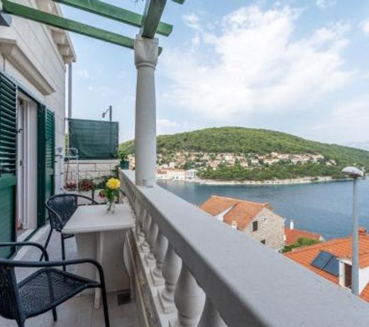 Apartments by the sea Pucisca, Brac - 5625