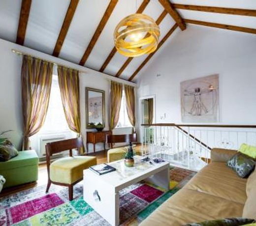 Dominus Little Palace