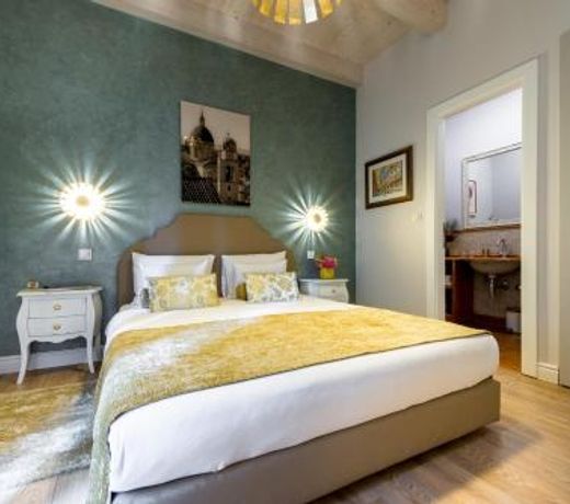 Dominus Little Palace