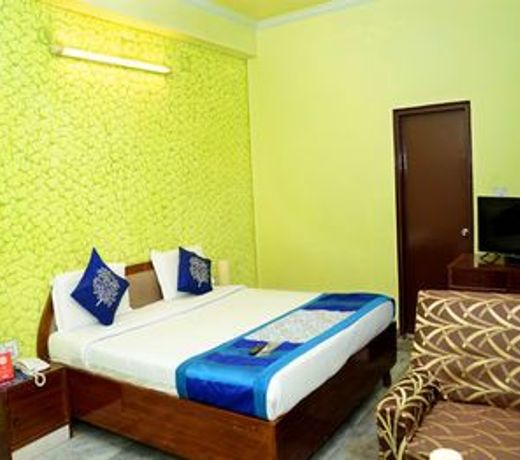 OYO Flagship 3071 Hotel Kamesh Hut