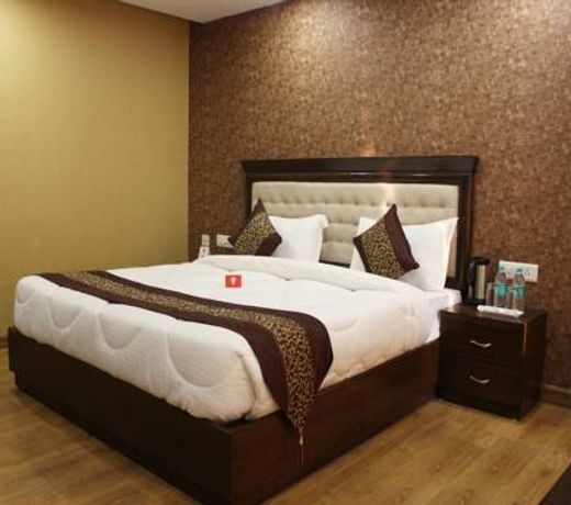OYO 3760 Hotel Elysee