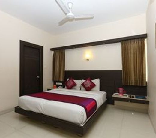 Collection O 4658 Akil Residency