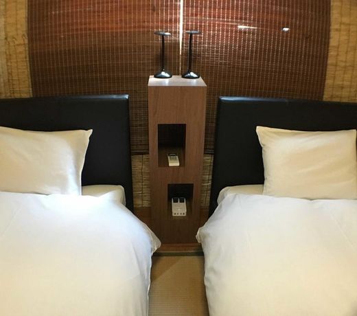 Uno Port Inn