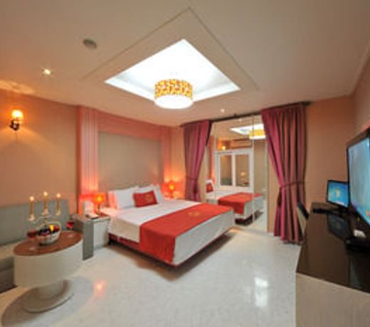 S Hotel