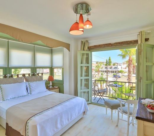 Palas Alaçatı - Adult Only