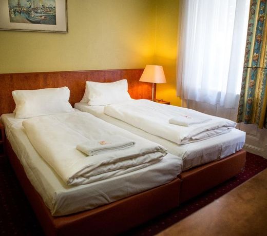City Hotel - HEEFA OHG
