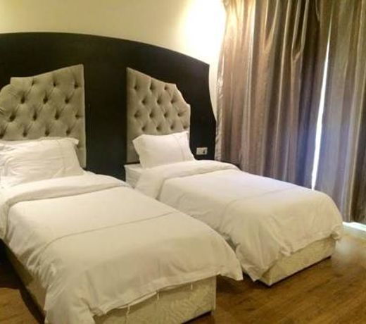 Grand Plaza Hotel Suites