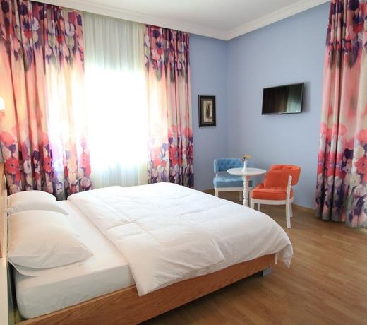 Select Hill Resort