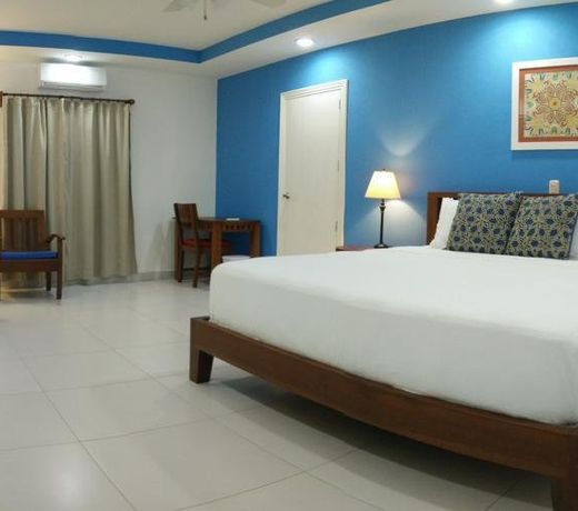 El Mirador Suites and Lounge
