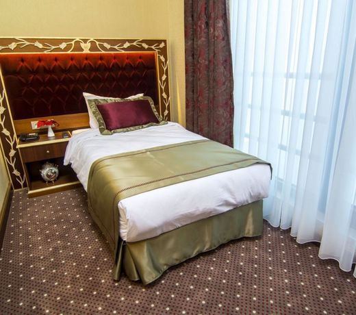 MB Deluxe Hotel