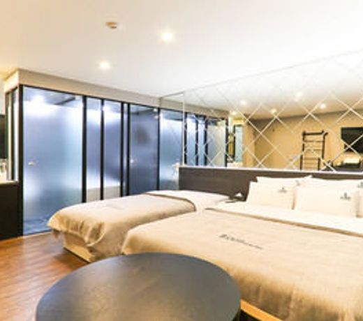 Louis Hotel