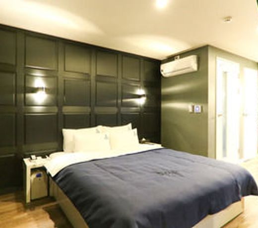 Louis Hotel