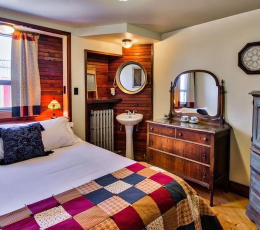 The Cochrane Rockyview Hotel