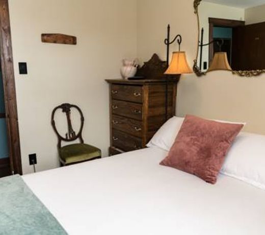 The Cochrane Rockyview Hotel