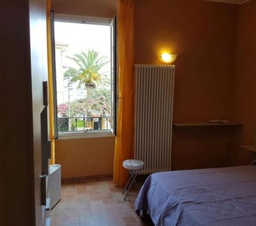 Perla Nera Guesthouse