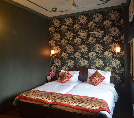 A Palace on River ( Rashmi Guest House )