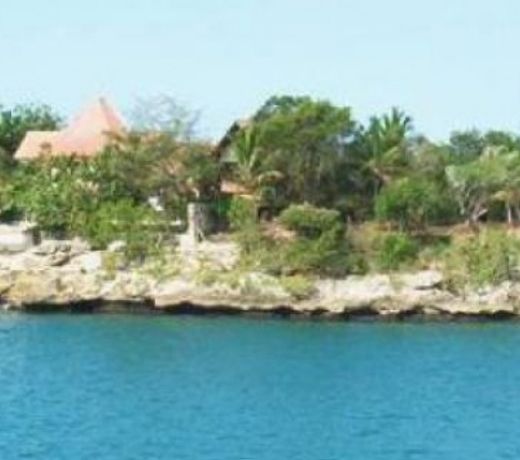 Reina Cumayasa Beach & Suites