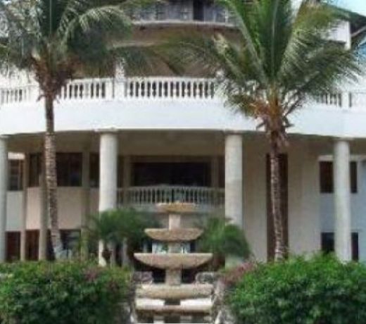 Reina Cumayasa Beach & Suites