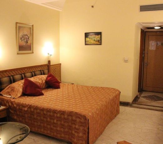 Leo Fort Hotel
