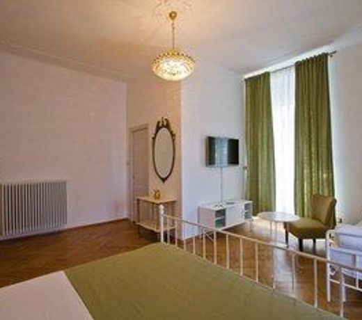 Golden Rooms Bed & Breakfast
