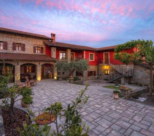 GuestHouse RED Fairytale