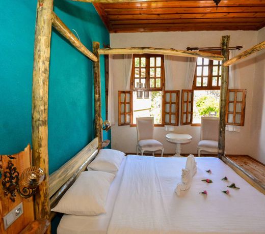 Otel Wood House