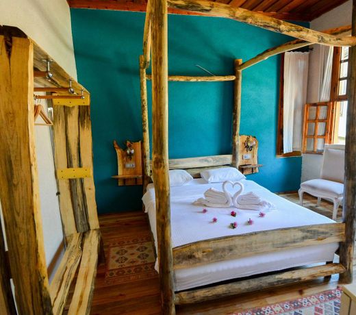 Otel Wood House